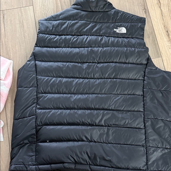 The North Face Men's Dark Puffer Vest - Picture 4 of 4